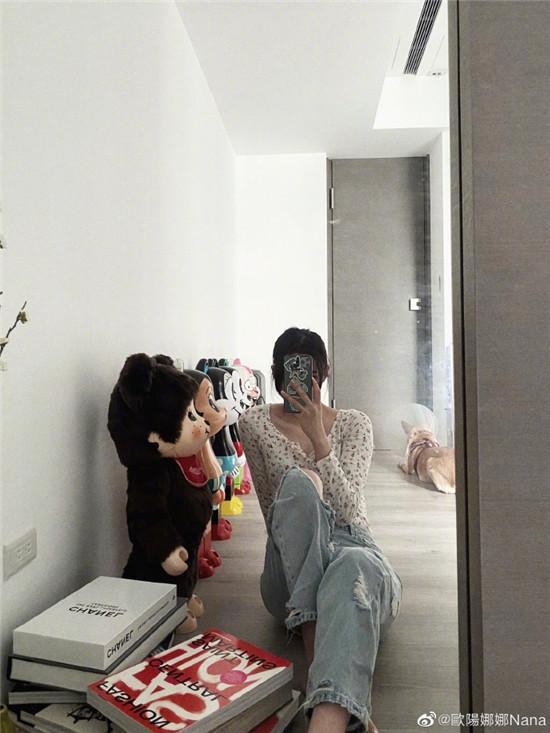 欧阳娜娜晒自拍照因穿着引网友围观，为啥她的颓废打扮有美感？