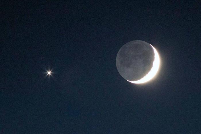 请定好您的闹钟，明天晚上，西方夜空可赏“金星伴月”天文奇观