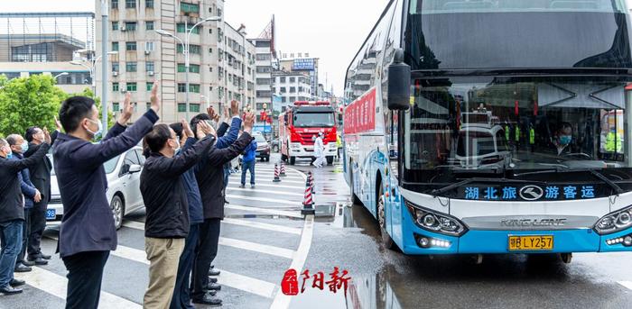 恩情永难忘 | 今天江苏省第二批援阳医疗队16名队员返程回家