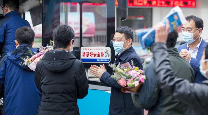 恩情永难忘 | 今天江苏省第二批援阳医疗队16名队员返程回家