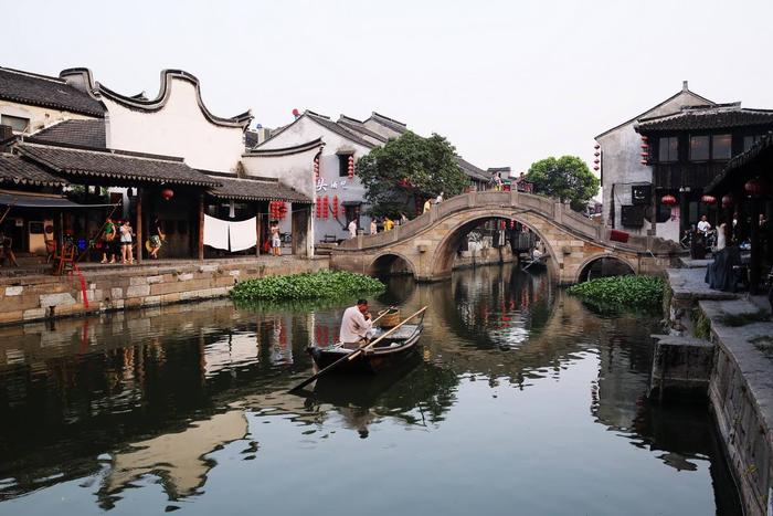 浙江最富裕的三个小县城，义乌只能排第二，第三个意想不到