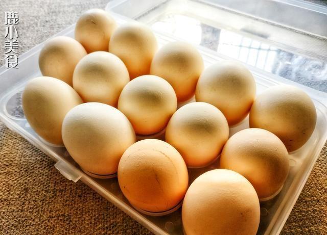 买鸡蛋，挑白鸡蛋还是红鸡蛋？不懂如何挑选，跟鸡农学学吧