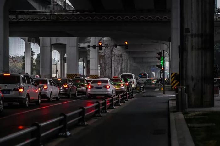 走错峰避堵的路，吃更有温度的饭