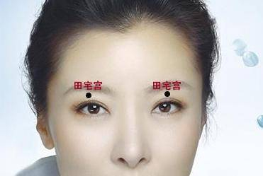 就是我们所说的肿眼皮,有这样的田宅宫面相的人,对人有恻隐之心,做事
