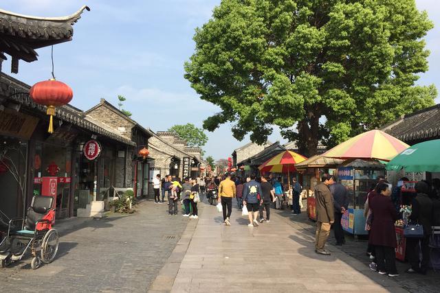 扬州旅游必去的老街，中国十大历史文化名街，与南京的夫子庙很像