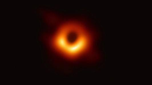 重力只影响有质量的物体，但为什么光无法逃离黑洞呢？