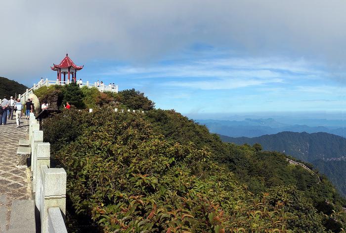 湖北一座被遗忘的山，位列五大道教名山，藏着华中第一高山湖泊