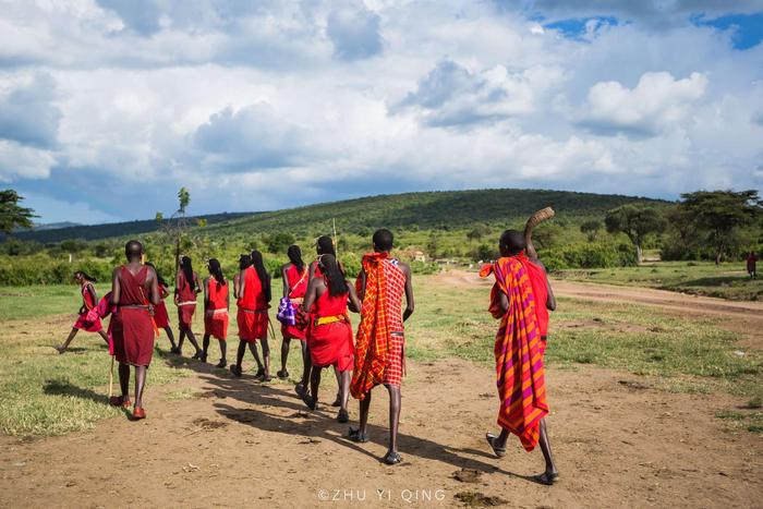 非洲草原隐居着一神秘部落，肯尼亚马赛人，弹跳力十足出门带木棍