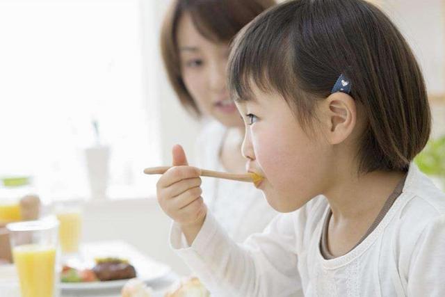 宝宝多大适合开始添加食盐？真的是越晚越好？很多家长都搞错了