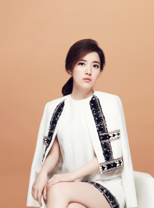 冯丽丽，影视女演员，被誉为“气质女神”