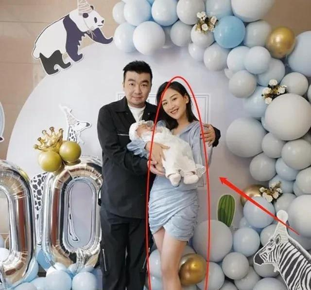 何雯娜想要蹦床婚纱照,老公不停练习危及安全,猛撞腰部没怨言