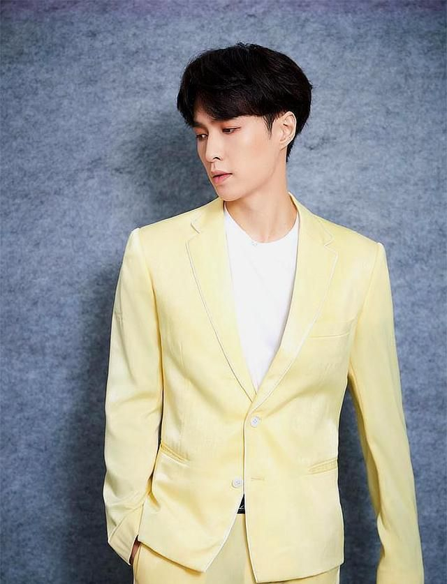 张艺兴《我是唱作人2》首演舞台，小丑妆太惊艳了！歌曲又燃又炸