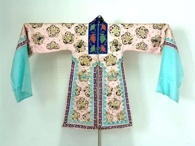戏服里有大文章:从京剧行头看国粹风华|故宫博物院|褶子|富贵|服装|光绪_新浪新闻