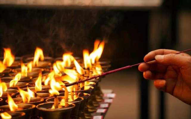 香火旺盛的寺庙：一年收入高达上千万，最终这些钱会到谁的口袋？