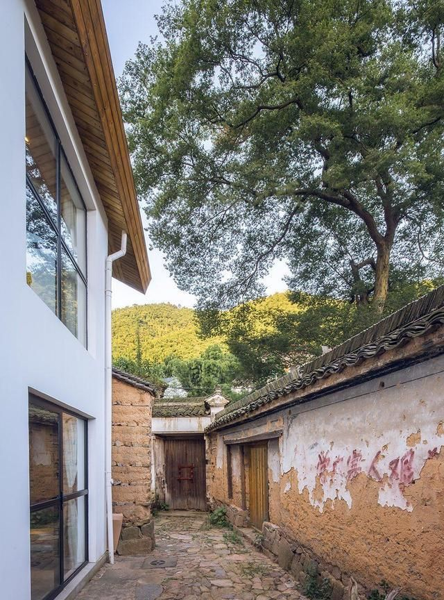 他花了3个月，将奶奶的土房，改造成豪宅，完工后，全村惊艳了