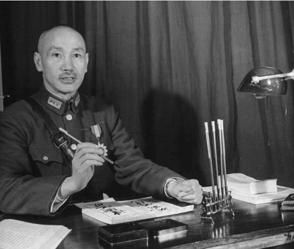 为了宋家利益，宋霭龄看准了蒋介石的政治前途，力促蒋宋联姻