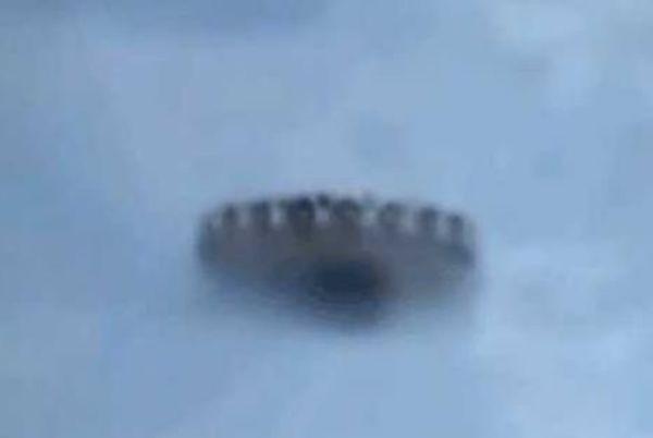 揭秘！国外宇航员拍下UFO，外观酷似观音的莲花宝座！