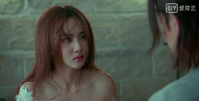 除了《秋蝉》卧底叶冲，任嘉伦还在《美人为馅》里演过反派人渣