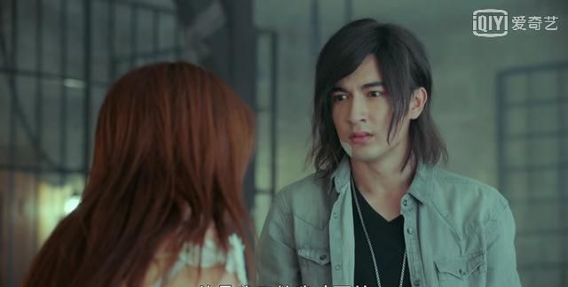 除了《秋蝉》卧底叶冲，任嘉伦还在《美人为馅》里演过反派人渣