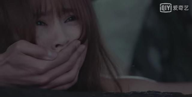 除了《秋蝉》卧底叶冲，任嘉伦还在《美人为馅》里演过反派人渣