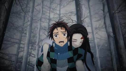 炭治郎的弟弟茂的灵魂唤醒了他,并恢复冷静以磨练许久的剑技将手鬼