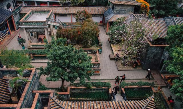 广东著名四大名园又称岭南四大园林，佛山占了两个