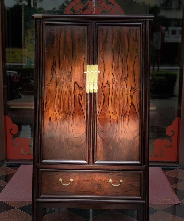 老挝大红酸枝，全独板圆角柜，红木家具珍藏款