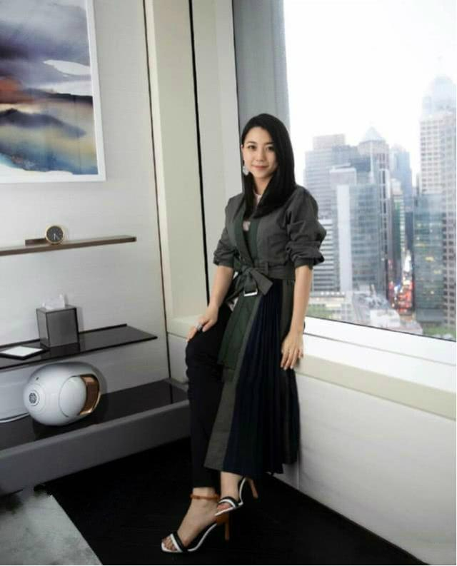 陈冠希痴爱她6年,还曾为她割脉自杀,她为何转身嫁给了黄千和?