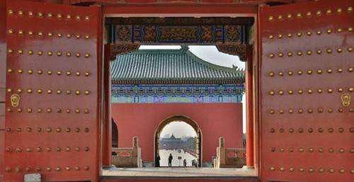 古代的大门上为什么有密密麻麻的圆钉？有什么用？|门钉|圆钉|金黄色|木钉|亲王_新浪新闻