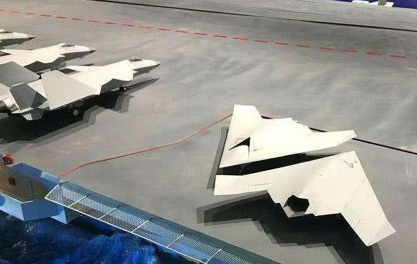 如何看待我国的“攻击-11”无人机?夺取未来天空制空权的利器|歼20_新浪军事_新浪新闻