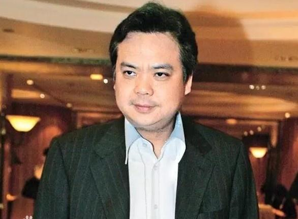 重庆首富：从白手起家到身价200亿，豪掷18亿抢下沙特王储豪宅！