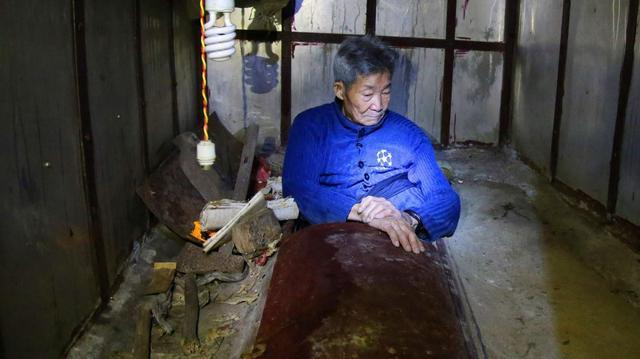 92岁老人在深山修建“活人墓”，花费整整22年，墓内还有机关重重