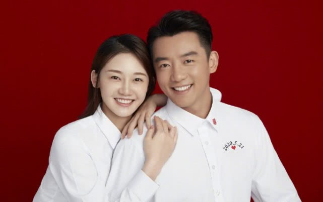 郑恺苗苗宣布结婚:晒9宫格幸福照, 穿情侣服给大家报喜