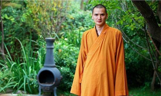 “中国第一帅和尚”释明心法师，现在怎么样了？