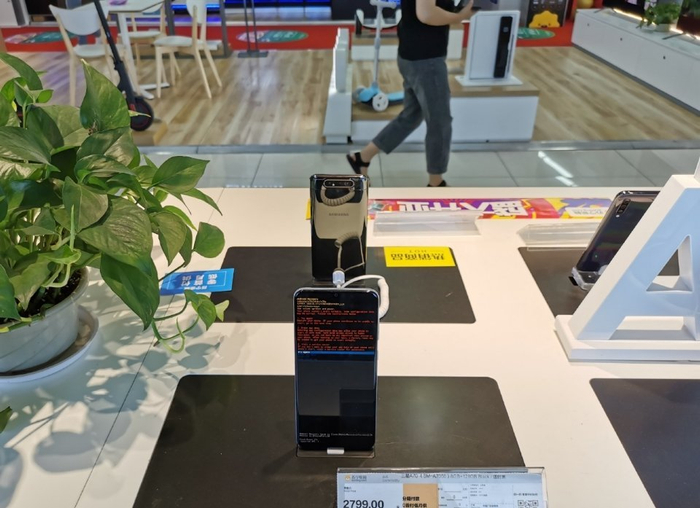 国内三星用户遭殃了，一觉醒来手机系统崩溃，三星手机再上热搜__财经头条__新浪财经