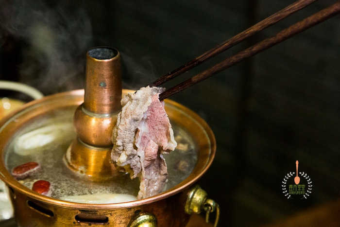 一个动作带动涮肉行业争相模仿，这家店5年立盘不掉的秘密