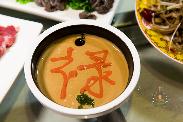 一个动作带动涮肉行业争相模仿，这家店5年立盘不掉的秘密