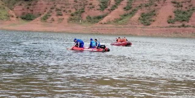 沁源消防联合蓝天救援队开展水上救援综合演练