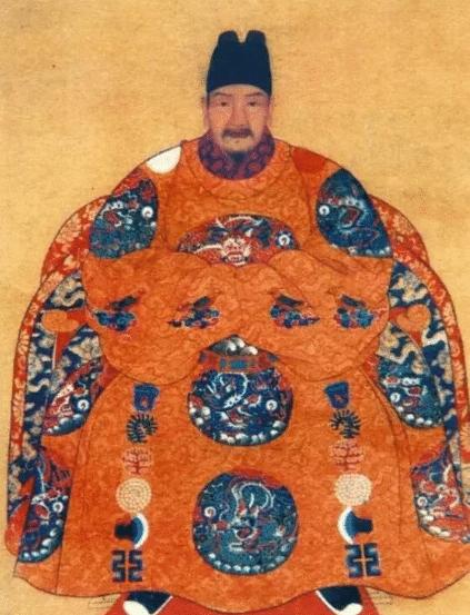 八王共治使皇太极无法选定继承人，其本意也想立有蒙古血统的儿子