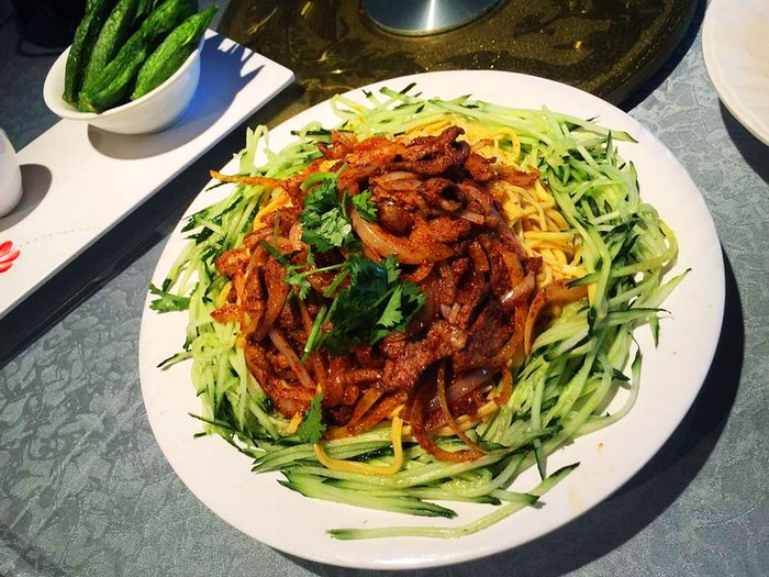 新疆十大美食,黄面怎么变黄的?