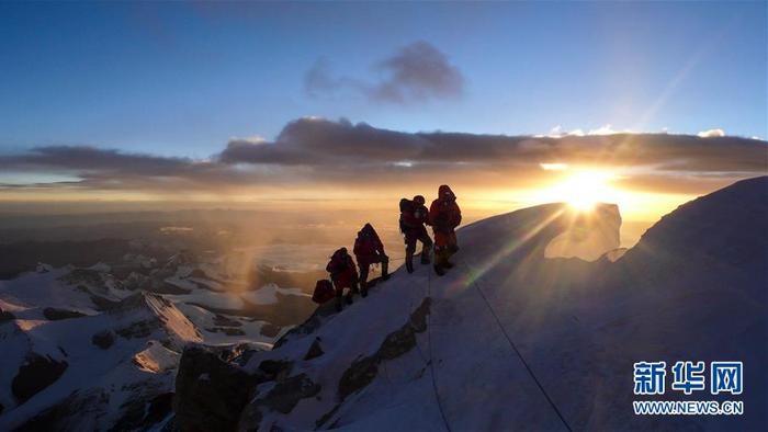 六十年回望——纪念人类首次从北坡登顶珠峰60周年