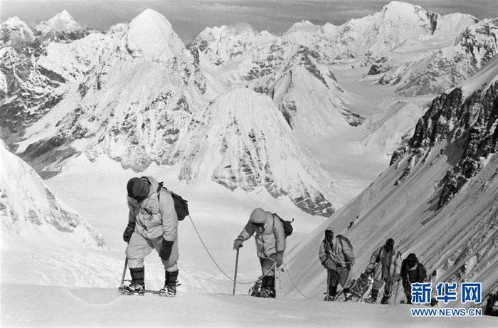 六十年回望——纪念人类首次从北坡登顶珠峰60周年
