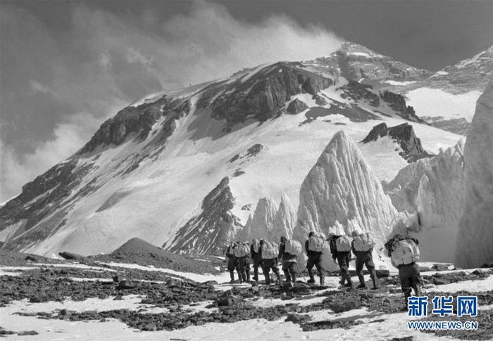 六十年回望——纪念人类首次从北坡登顶珠峰60周年