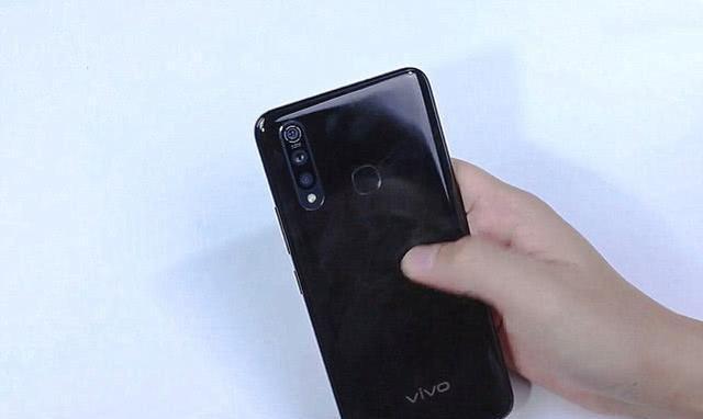 跌至百元价！vivo Z5X热度不减，难道5G吸引力变弱？