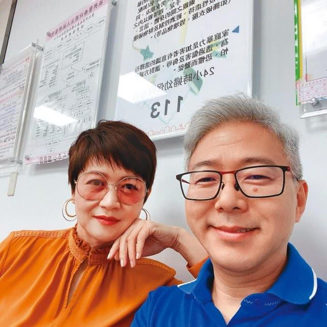 她自曝17年没夫妻生活，发现老公有6部手机，老公与助理同出同进