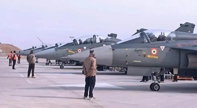 铜川军迷，印度空军最新动向，“光辉”战机持续扩编意味着什么