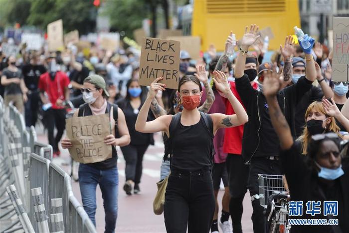 纽约抗议活动持续 宵禁延长至周日