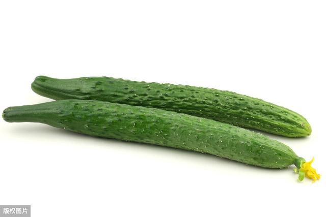 看似简单的凉拌黄瓜想要做出来又脆又嫩有小技巧快来试试吧