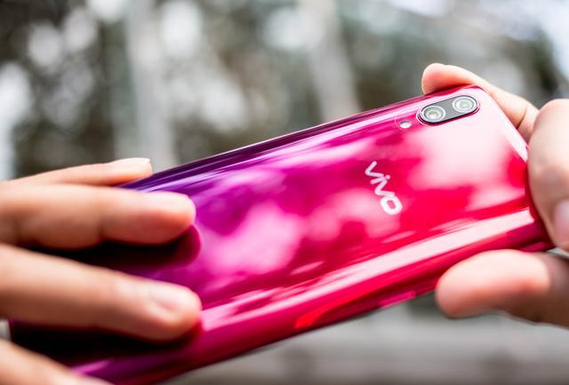 一部老手机：vivo X23这颜值放在2020年，你们觉得还OK吗？