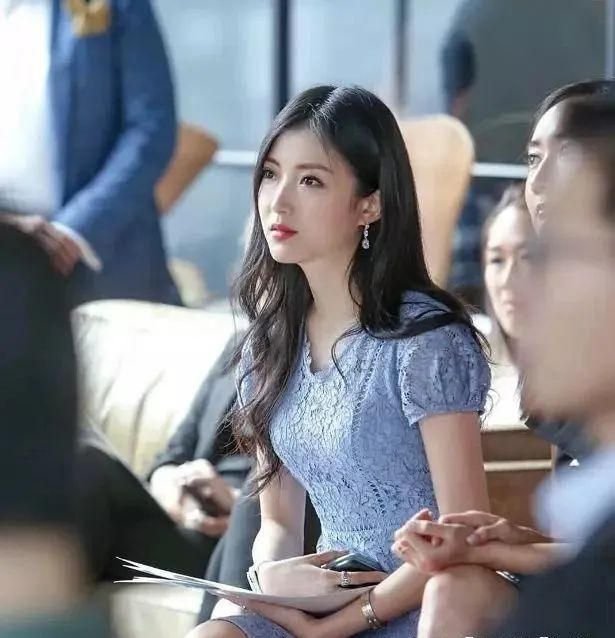 那就是香港商业圈有名的名媛陈可欣,英文名字sabrina chan